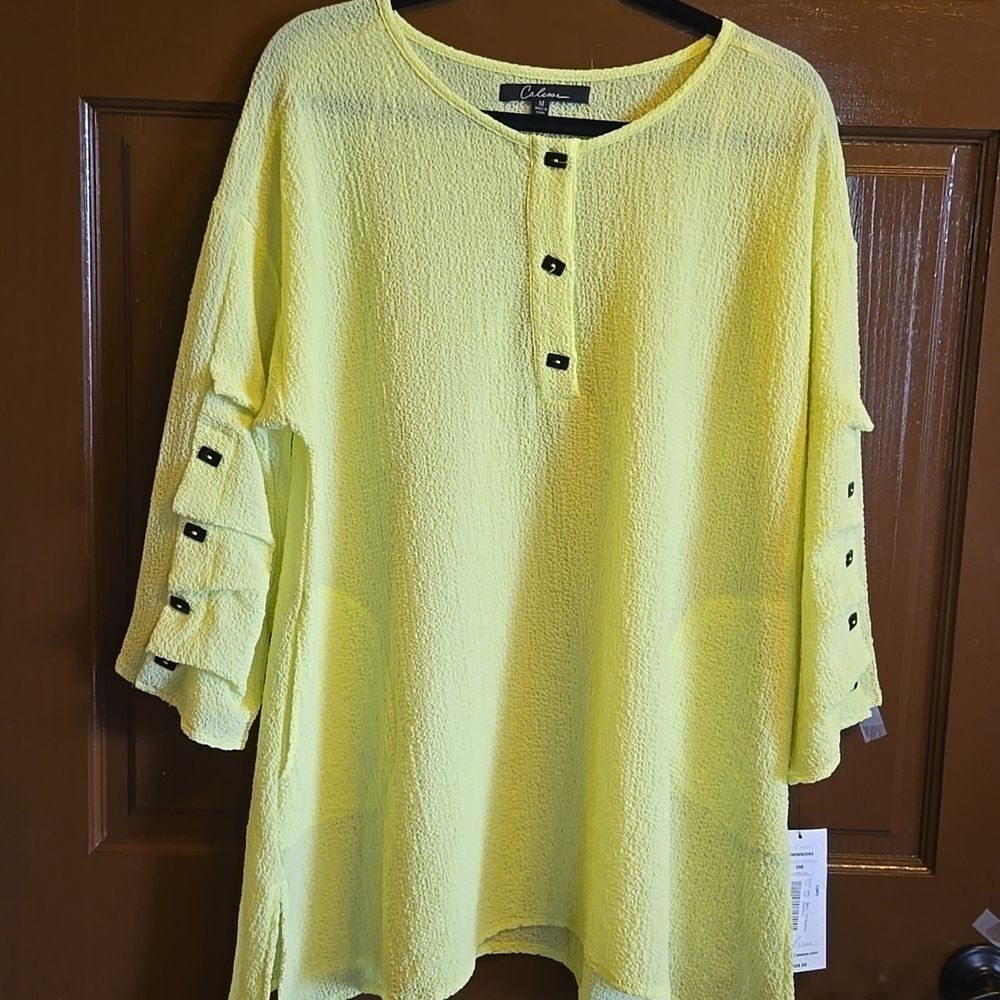 Calessa- chartreuse crinkled fabric pullover top Size M NWT